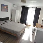 בית הארחה Casa Vlad Douăzeci şi Trei August