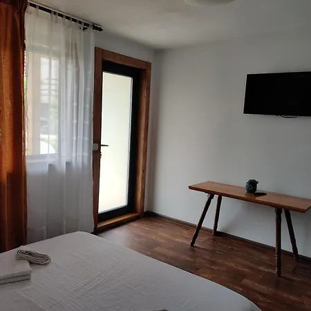 Casa Vlad Гостевой дом Дуэзечи-ши-Трей Аугуст